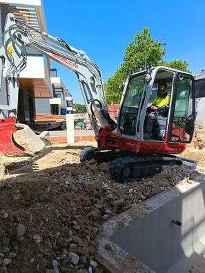 Se realizan trabajos con retroexcavadora