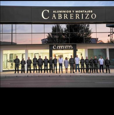 4 OPERARIOS DE CARPINTERÍA METÁLICA