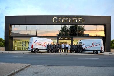 4 OPERARIOS DE CARPINTERÍA METÁLICA