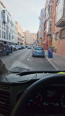 se necesita conductor con acompañante