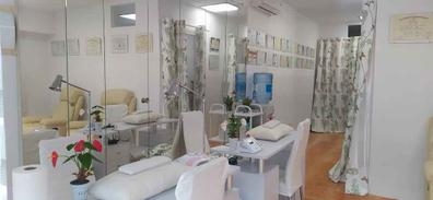 Se solicita Manicura y Pedicura