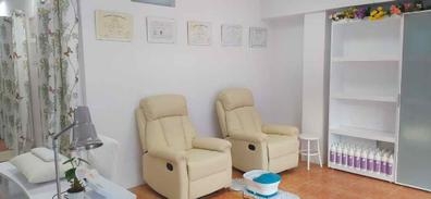Se solicita Manicura y Pedicura