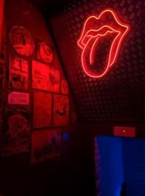 SE BUSCAN RELACIONES PÚBLICAS