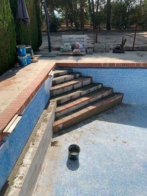 se necesita alicatador de piscina