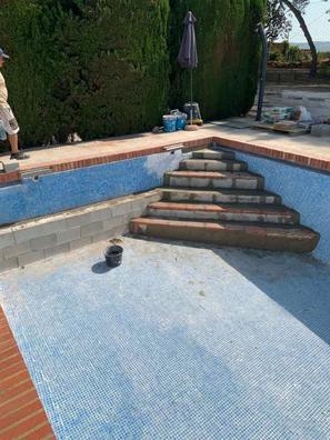 se necesita alicatador de piscina