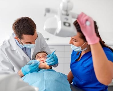 Precisamos auxiliar dental.