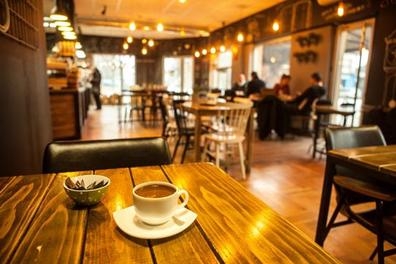 Camarera para cafetería/bar/panaderia