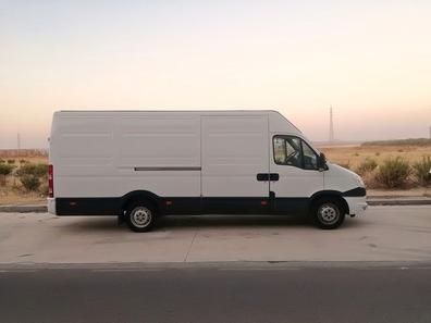 Transportista con furgon llevar muebles
