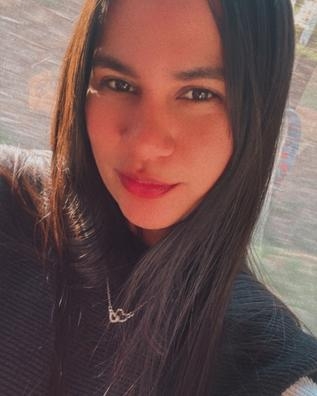 cuidadora de adulto mayor y niños