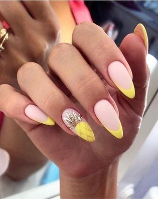 Manicurista con EXPERIENCIA