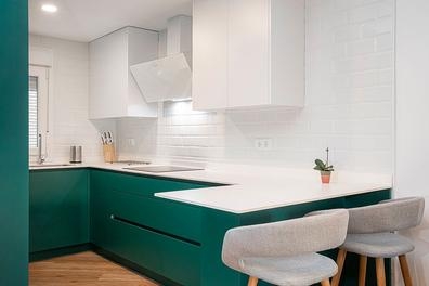 OPERARIO FABRICA MUEBLES DE COCINA
