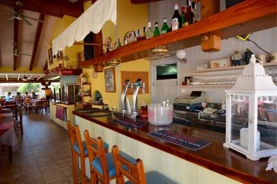 se necesita Camarero/a y pinche