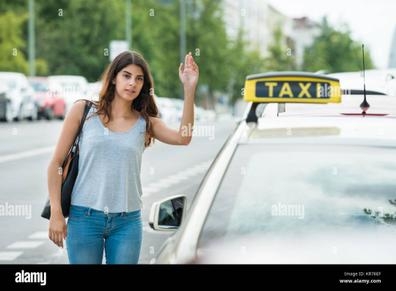 Necesito taxista durante 3 días, 2000km