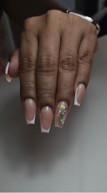 manicurista especializada en esculpidas