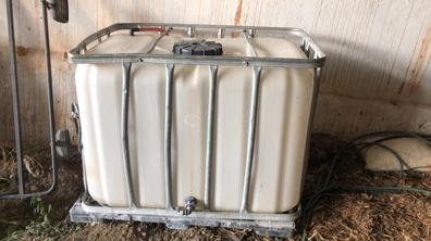 Depósito de agua con motor de presión