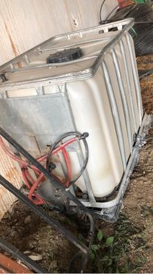 Depósito de agua con motor de presión