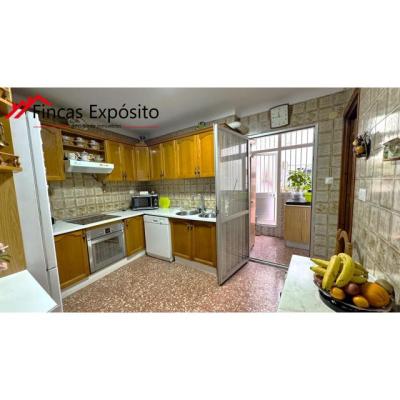 SE VENDE PISO