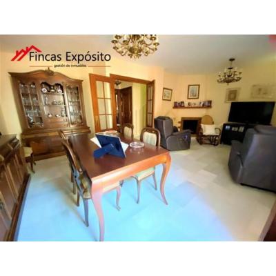 SE VENDE CHALET ADOSADO