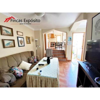 SE VENDE CHALET ADOSADO