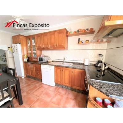 SE VENDE CHALET ADOSADO