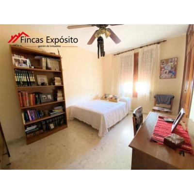 SE VENDE CHALET ADOSADO