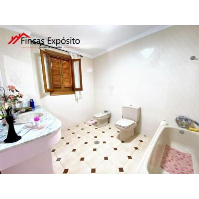 SE VENDE CHALET ADOSADO