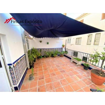 SE VENDE CHALET ADOSADO