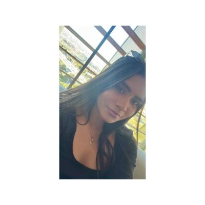 Camila . masajista colombiana con buenas manos