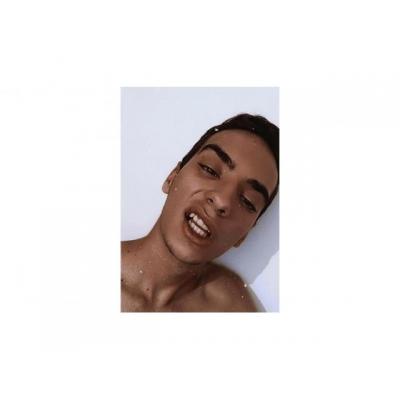 Chico joven masajista y escort