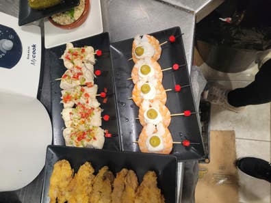 camarero y ayudante  cocina todo el año
