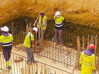 OFICIAL Y PEÓN DE OBRA