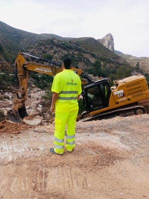 OFICIAL Y PEÓN DE OBRA