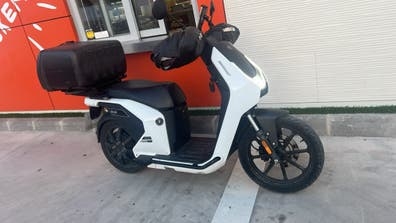 REPARTIDOR CON MOTO