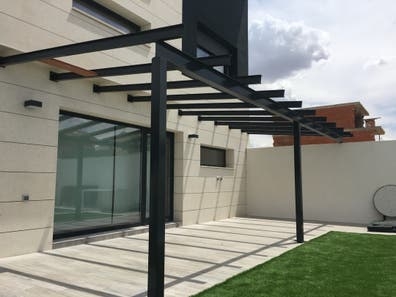 Oficial de cerrajeria y soldador
