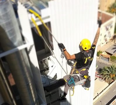 Operario trabajos Verticales