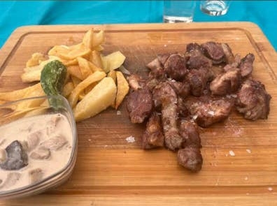 buscamos ayudante de cocina o camarero/a