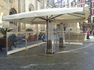 ayudante para colocación de toldos