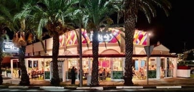 ? Ayudante cocina todo el año