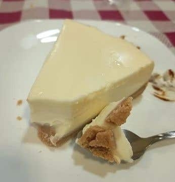 CAMAREROS/AS Y COCINERO/A