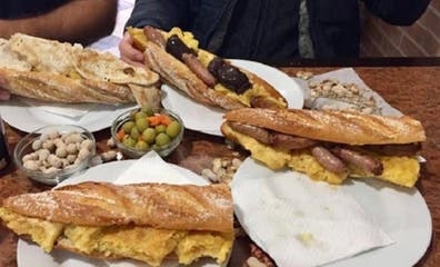 Se busca Cocinera Camarera con experienc