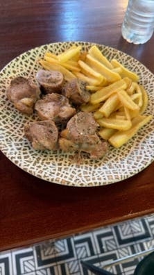 AYUDANTE DE COCINERO y CAMARERO