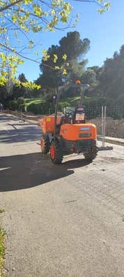 Oficiales en construcción