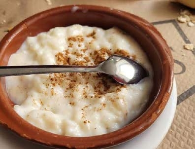 SE BUSCAN CAMAREROS/AS Y COCINERO/A