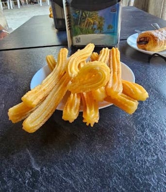 CAMARERO/A Y COCINERO/A