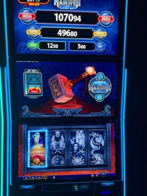 chica para salón de juegos y apuestas