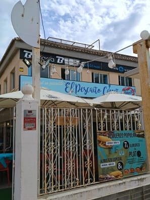 busco camarero y ayudante de cocina