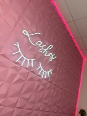 URGENTE BUSCAMOS MANICURISTAS