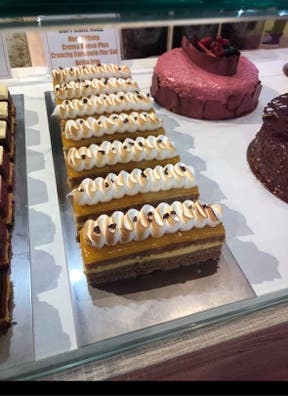 Necesito Pastelero, o Panadero.