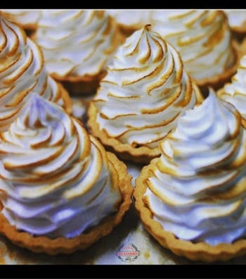 Necesito Pastelero, o Panadero.