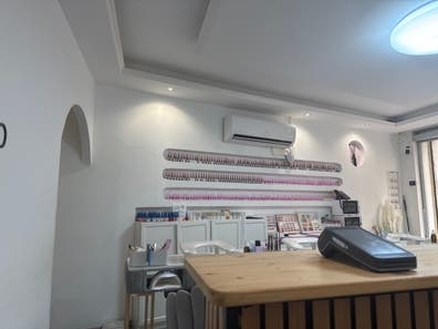 Buscamos trabajadora de manicurista
